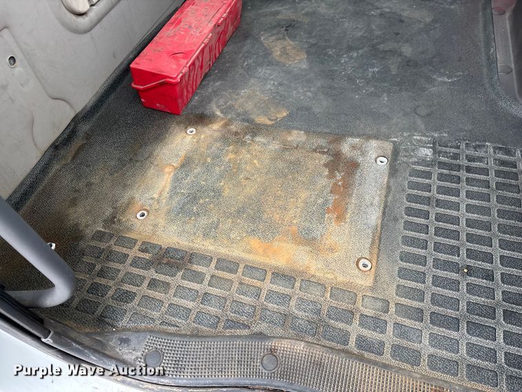 image for item EN5737 2016 Volvo VNL semi truck