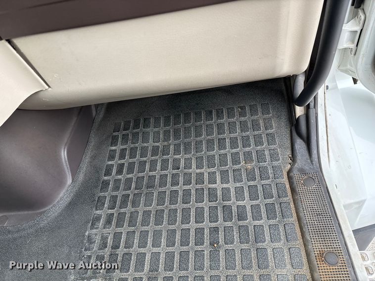 image for item EN5737 2016 Volvo VNL semi truck