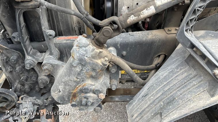 image for item EN5737 2016 Volvo VNL semi truck