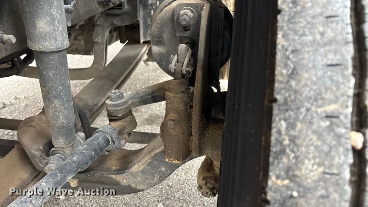 image for item EN5737 2016 Volvo VNL semi truck