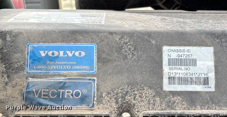 image for item EN5737 2016 Volvo VNL semi truck