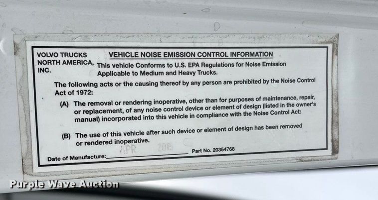 image for item EN5737 2016 Volvo VNL semi truck