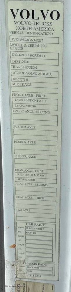 image for item EN5737 2016 Volvo VNL semi truck