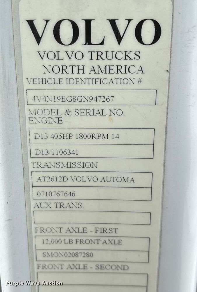 image for item EN5737 2016 Volvo VNL semi truck