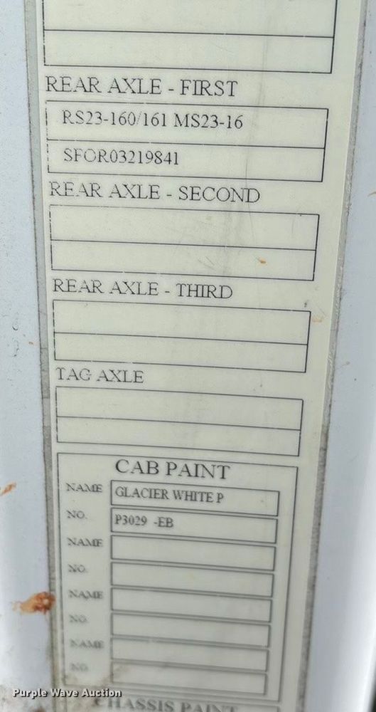 image for item EN5737 2016 Volvo VNL semi truck