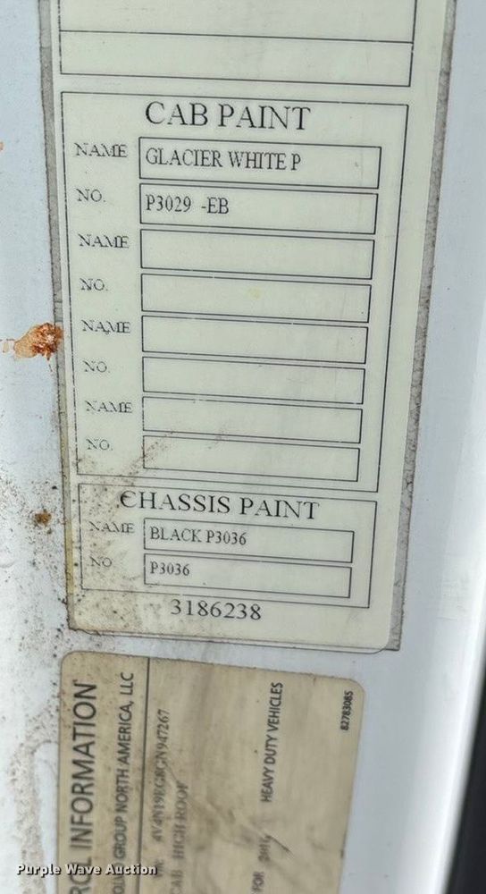 image for item EN5737 2016 Volvo VNL semi truck