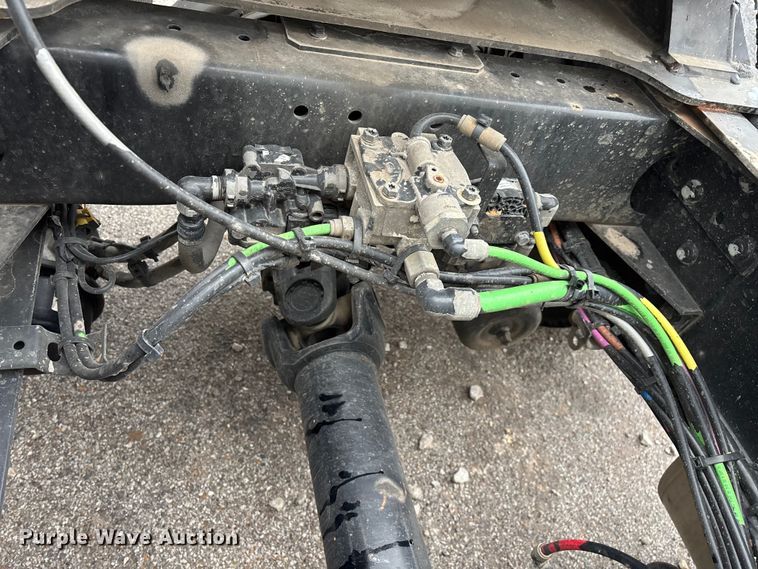 image for item EN5738 2022 Volvo VNR semi truck