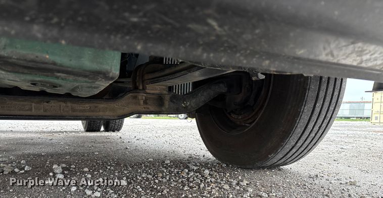 image for item EN5738 2022 Volvo VNR semi truck