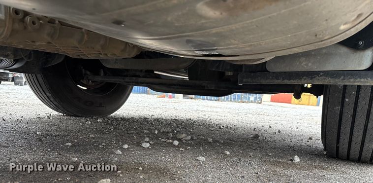 image for item EN5738 2022 Volvo VNR semi truck