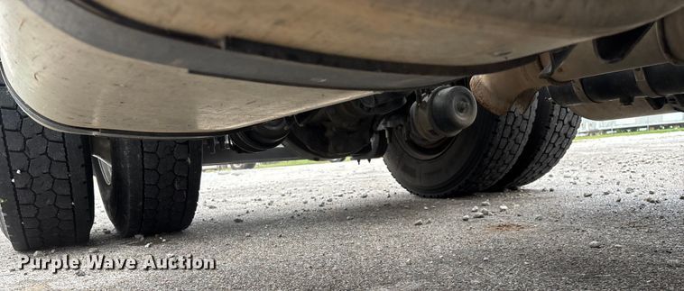 image for item EN5738 2022 Volvo VNR semi truck