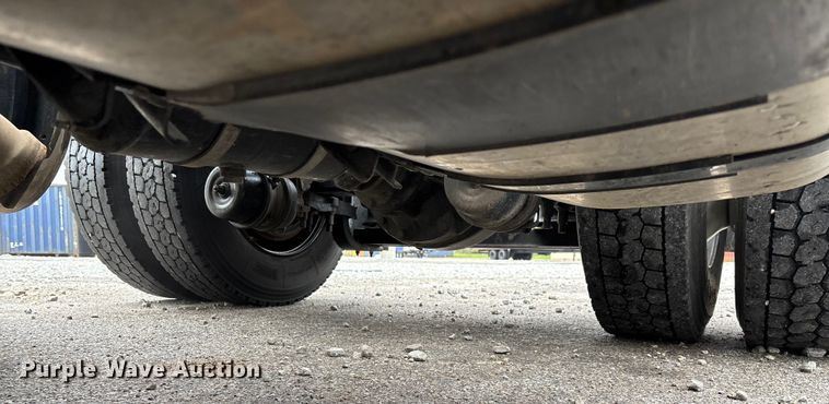 image for item EN5738 2022 Volvo VNR semi truck