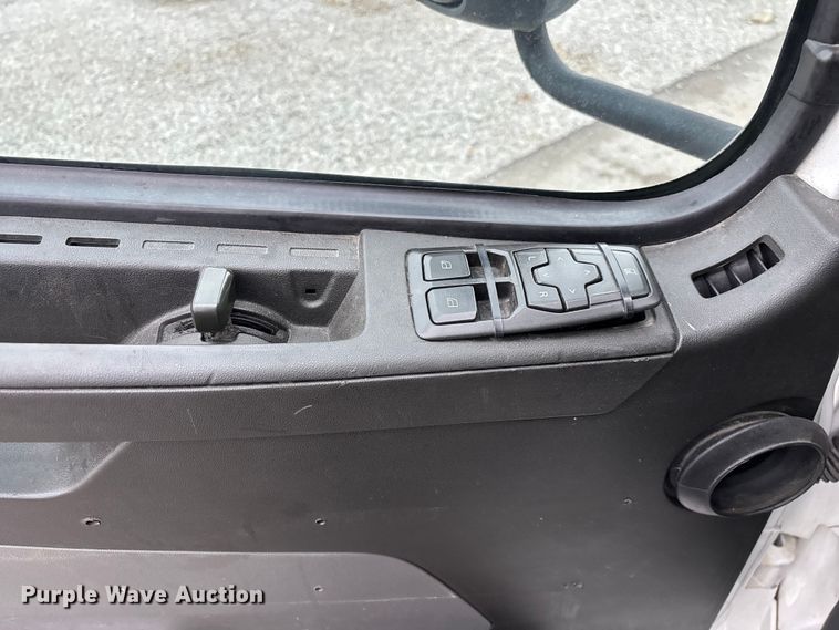 image for item EN5738 2022 Volvo VNR semi truck