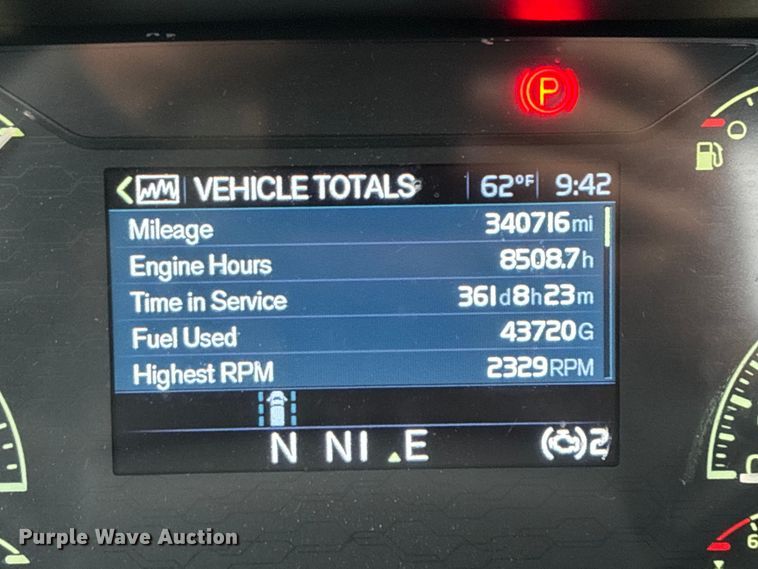 image for item EN5738 2022 Volvo VNR semi truck