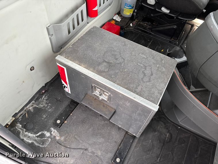 image for item EN5738 2022 Volvo VNR semi truck