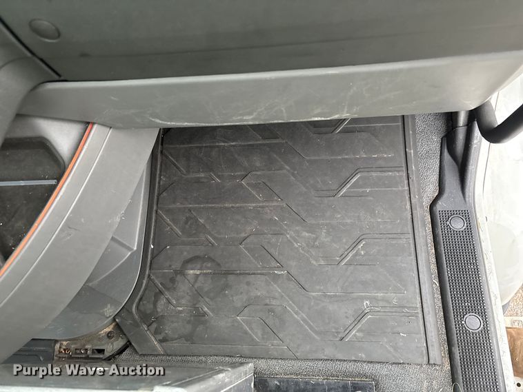 image for item EN5738 2022 Volvo VNR semi truck