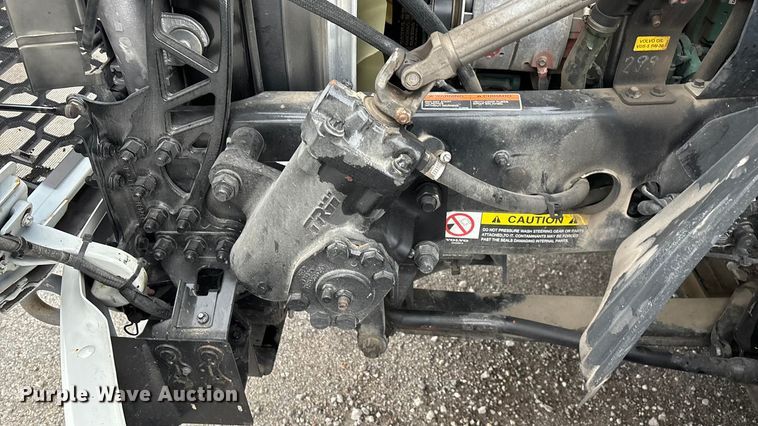 image for item EN5738 2022 Volvo VNR semi truck