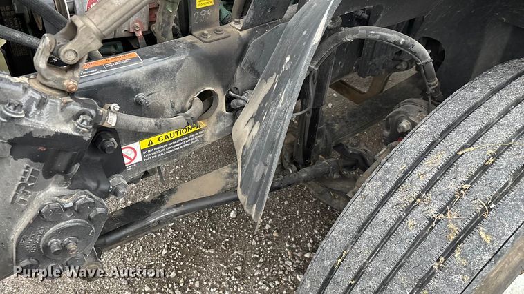 image for item EN5738 2022 Volvo VNR semi truck