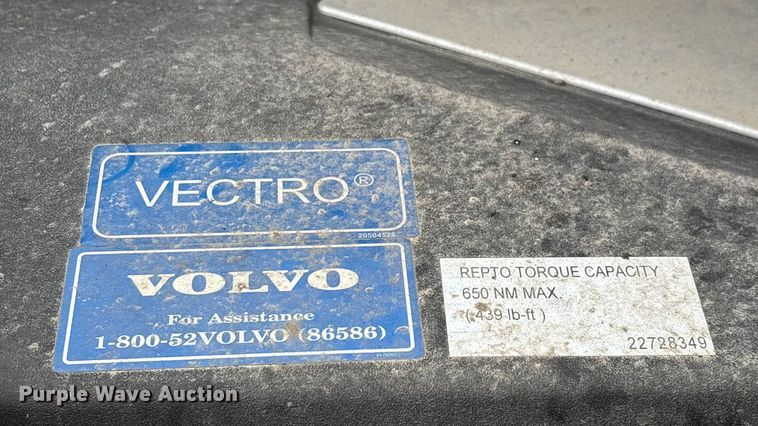 image for item EN5738 2022 Volvo VNR semi truck