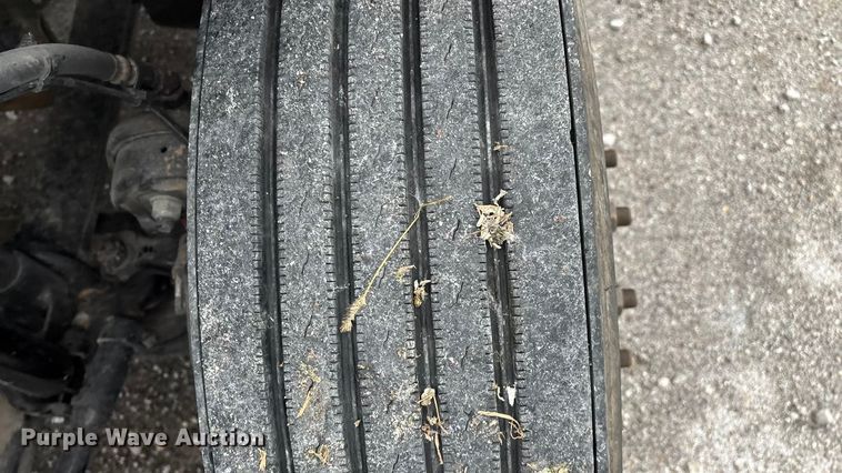 image for item EN5738 2022 Volvo VNR semi truck