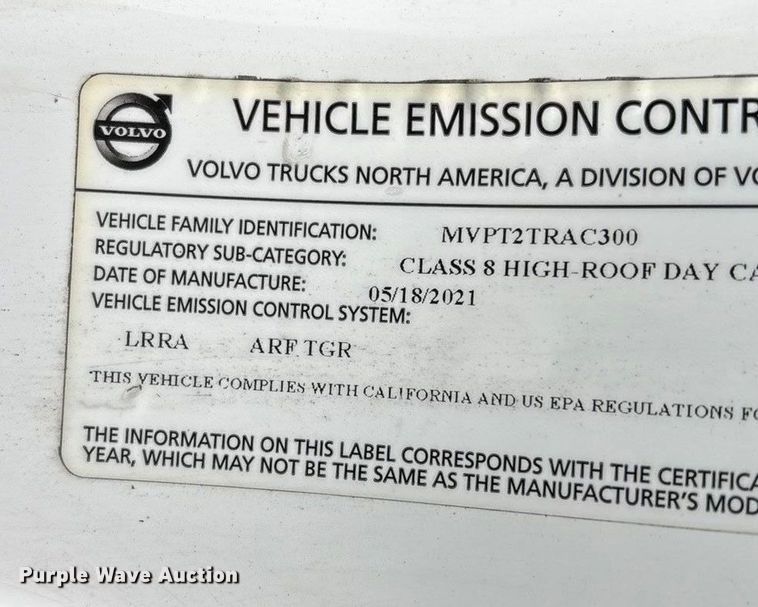 image for item EN5738 2022 Volvo VNR semi truck