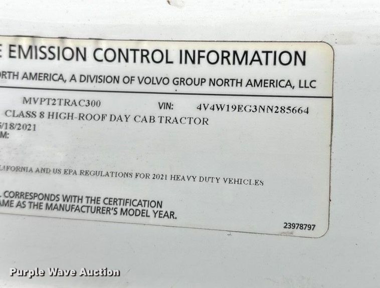 image for item EN5738 2022 Volvo VNR semi truck