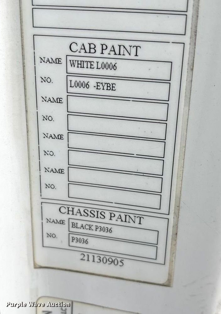 image for item EN5738 2022 Volvo VNR semi truck