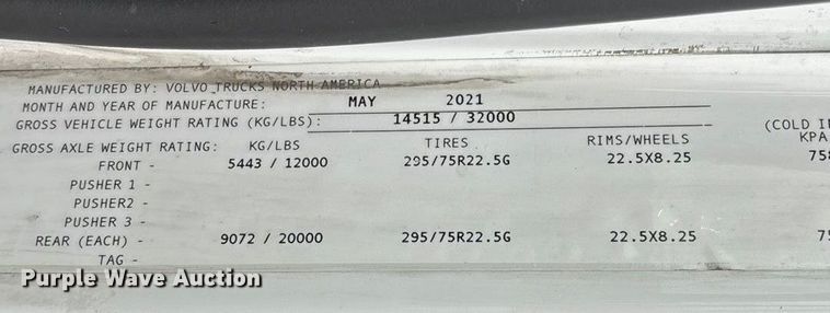 image for item EN5738 2022 Volvo VNR semi truck