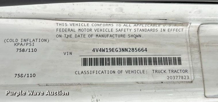 image for item EN5738 2022 Volvo VNR semi truck