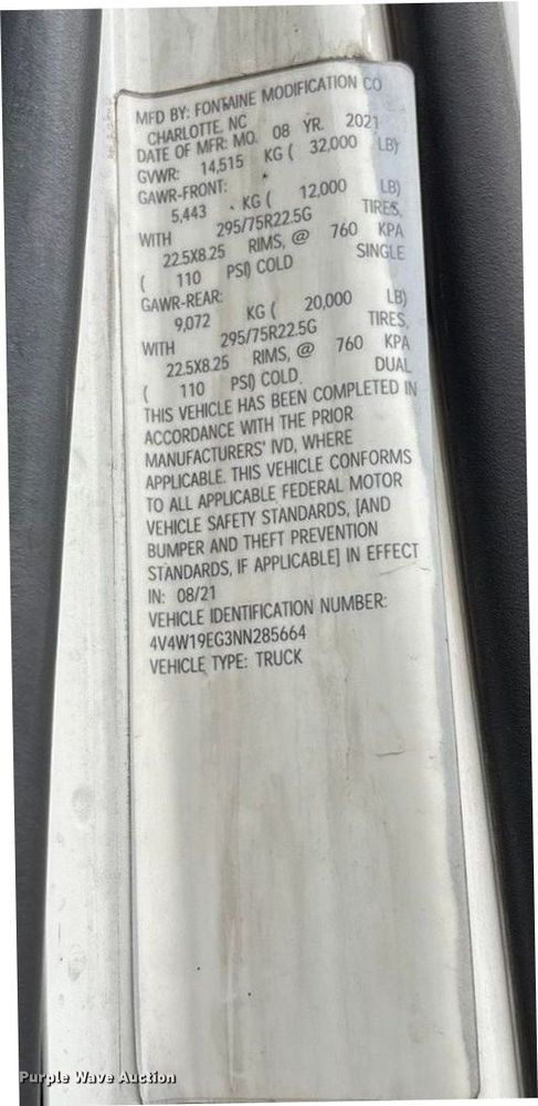 image for item EN5738 2022 Volvo VNR semi truck