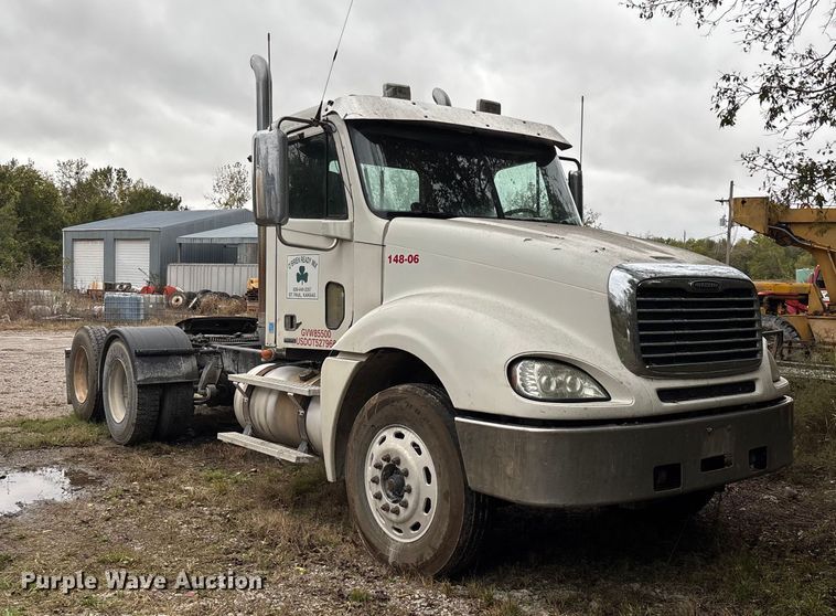 image for item EN5743 2007 Freightliner Columbia semi truck