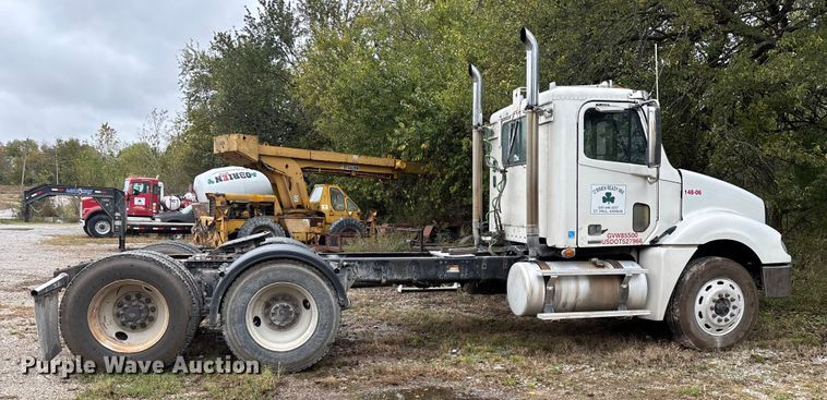 image for item EN5743 2007 Freightliner Columbia semi truck