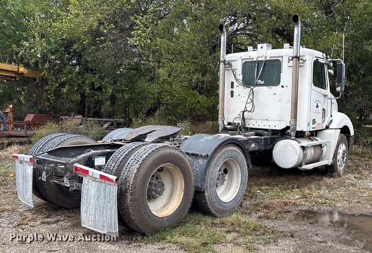 image for item EN5743 2007 Freightliner Columbia semi truck