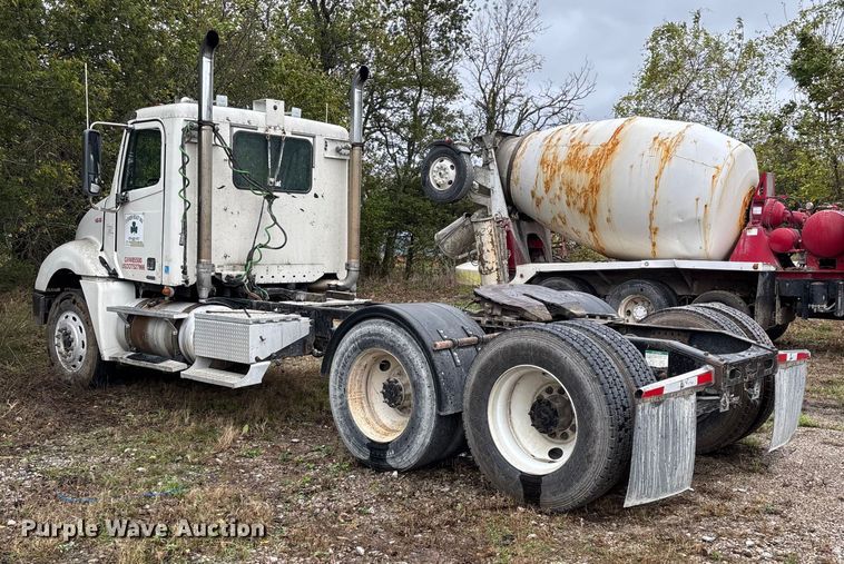 image for item EN5743 2007 Freightliner Columbia semi truck