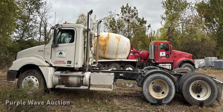 image for item EN5743 2007 Freightliner Columbia semi truck