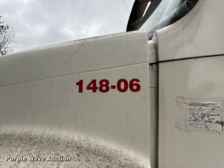 image for item EN5743 2007 Freightliner Columbia semi truck