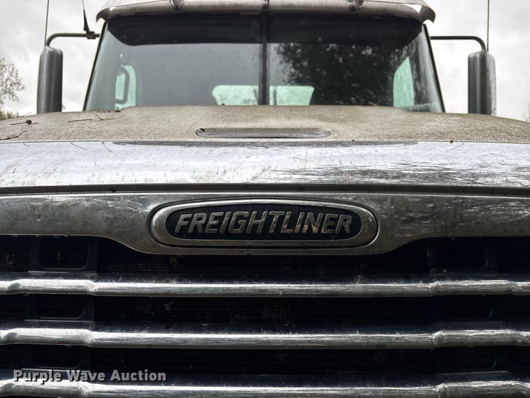 image for item EN5743 2007 Freightliner Columbia semi truck