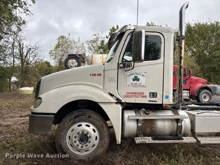 image for item EN5743 2007 Freightliner Columbia semi truck