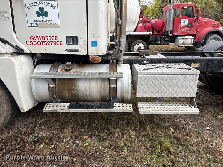 image for item EN5743 2007 Freightliner Columbia semi truck