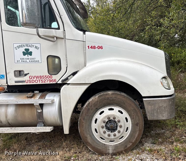 image for item EN5743 2007 Freightliner Columbia semi truck