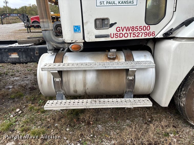 image for item EN5743 2007 Freightliner Columbia semi truck