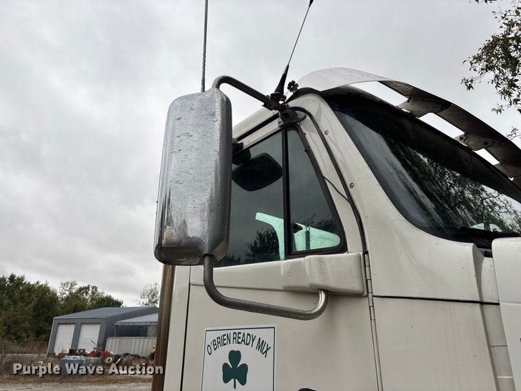 image for item EN5743 2007 Freightliner Columbia semi truck