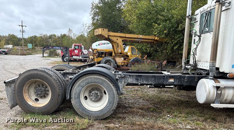 image for item EN5743 2007 Freightliner Columbia semi truck