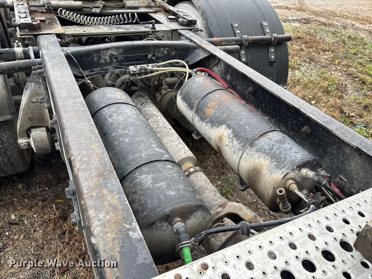 image for item EN5743 2007 Freightliner Columbia semi truck