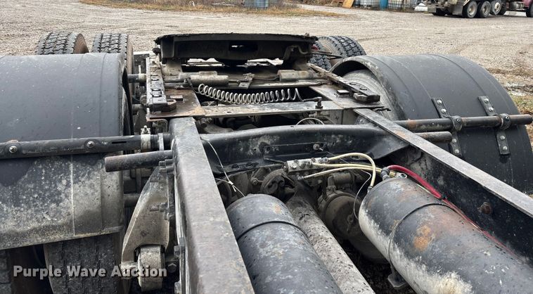 image for item EN5743 2007 Freightliner Columbia semi truck