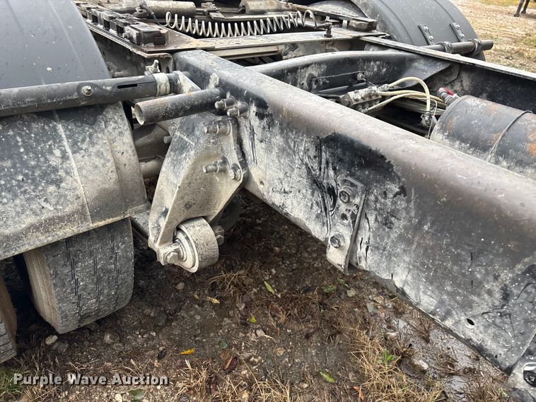 image for item EN5743 2007 Freightliner Columbia semi truck