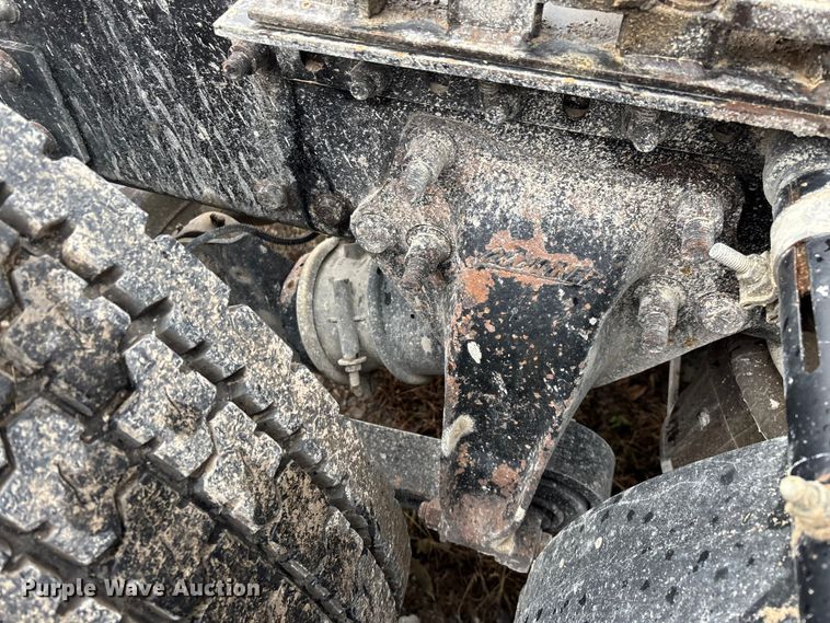 image for item EN5743 2007 Freightliner Columbia semi truck