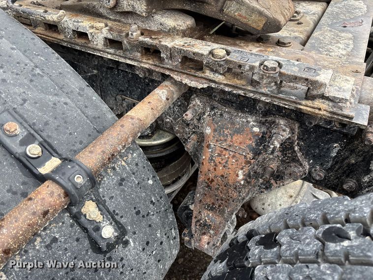 image for item EN5743 2007 Freightliner Columbia semi truck