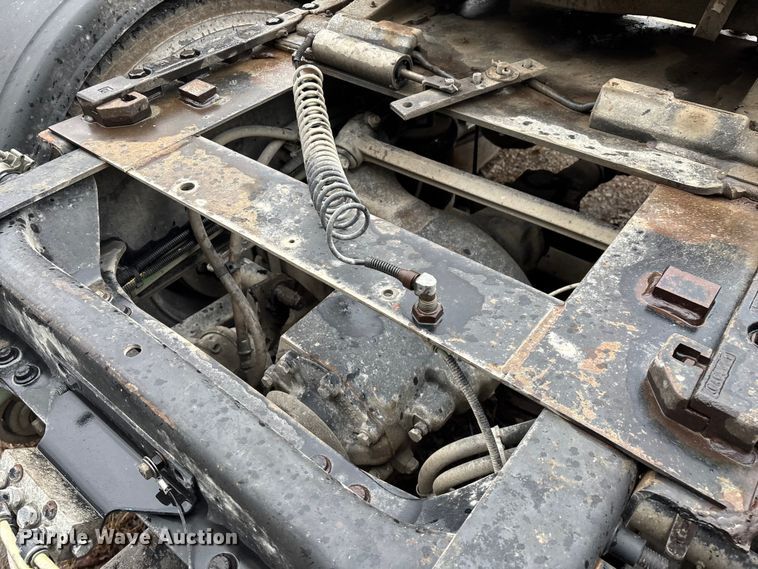 image for item EN5743 2007 Freightliner Columbia semi truck