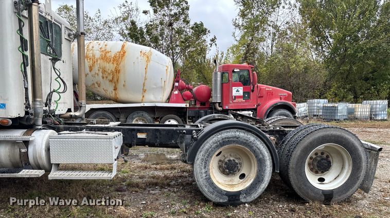 image for item EN5743 2007 Freightliner Columbia semi truck