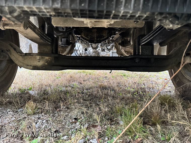 image for item EN5743 2007 Freightliner Columbia semi truck